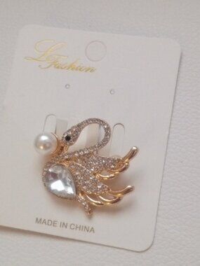 Elegant Gold Swan Sparkly Brooch with Pearl Accent